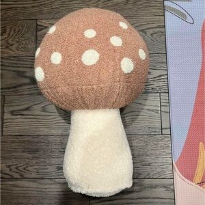 High-pile fleece mushroom cushion
30 x 44 cm